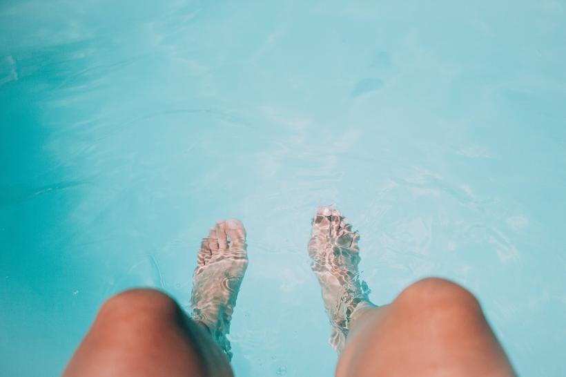 füße im wasser Sommer